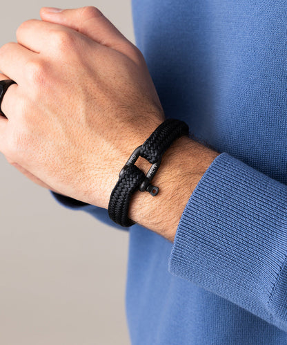 Pig & Hen Gorgeous George Black | Black worn