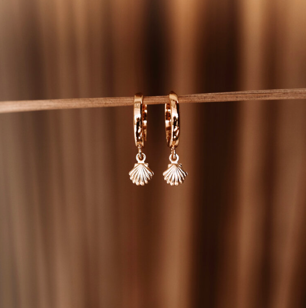 Mahloe Clam Shell Hoops Gold / Silver