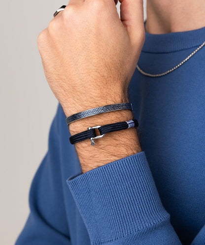 Pig & Hen Vicious Vik Navy | Silver worn