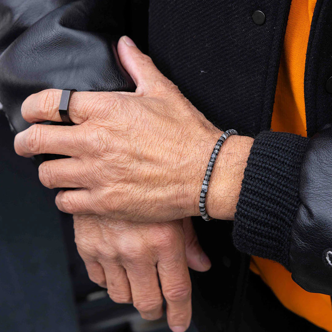 Pig&Hen Brontide 4mm Spectrolite Black - Medium