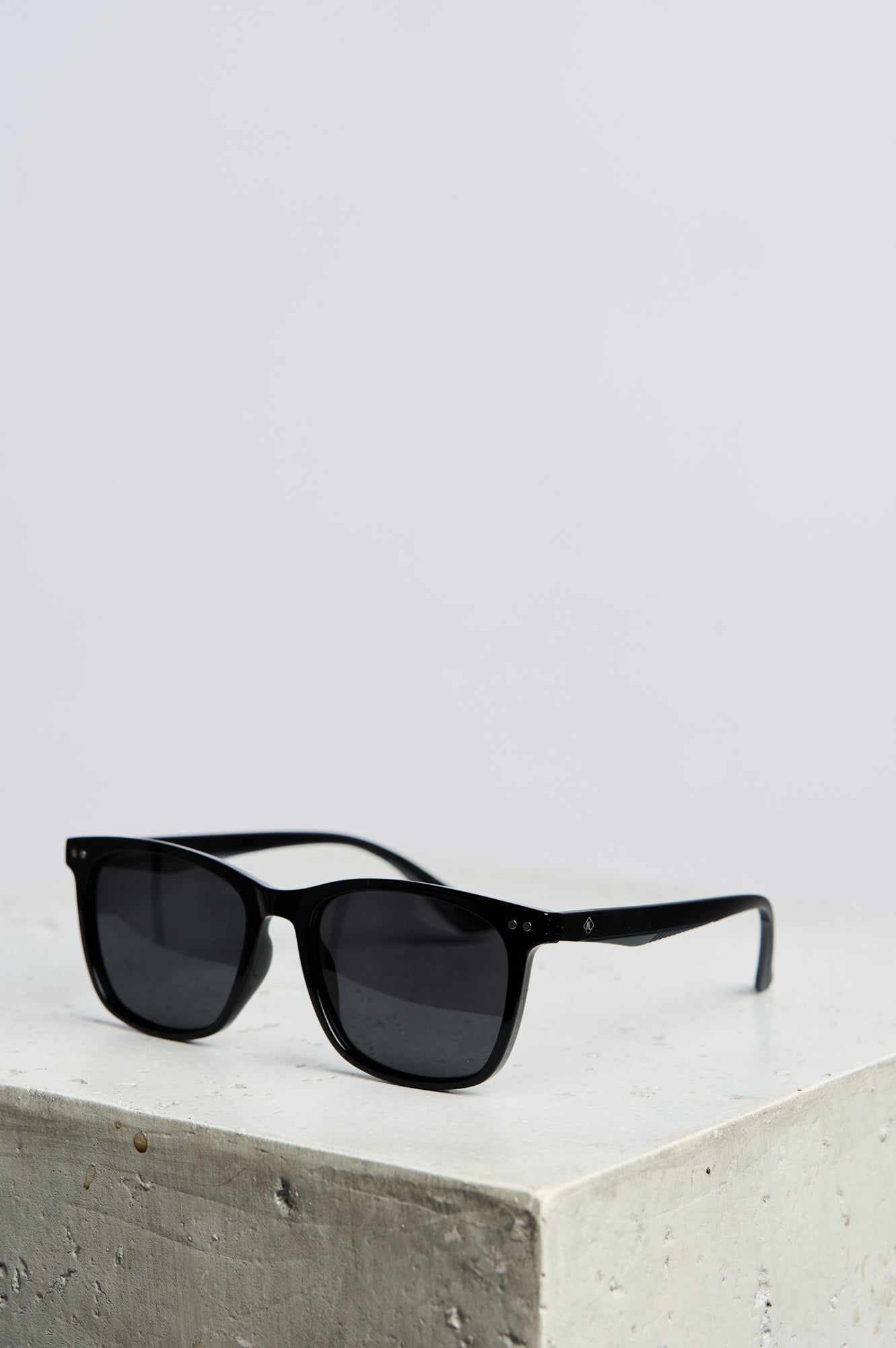 NL Hastings St Sunglasess Black